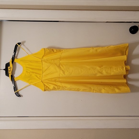 Jessica Simpson,  12, Yellow - Picture 5 of 12